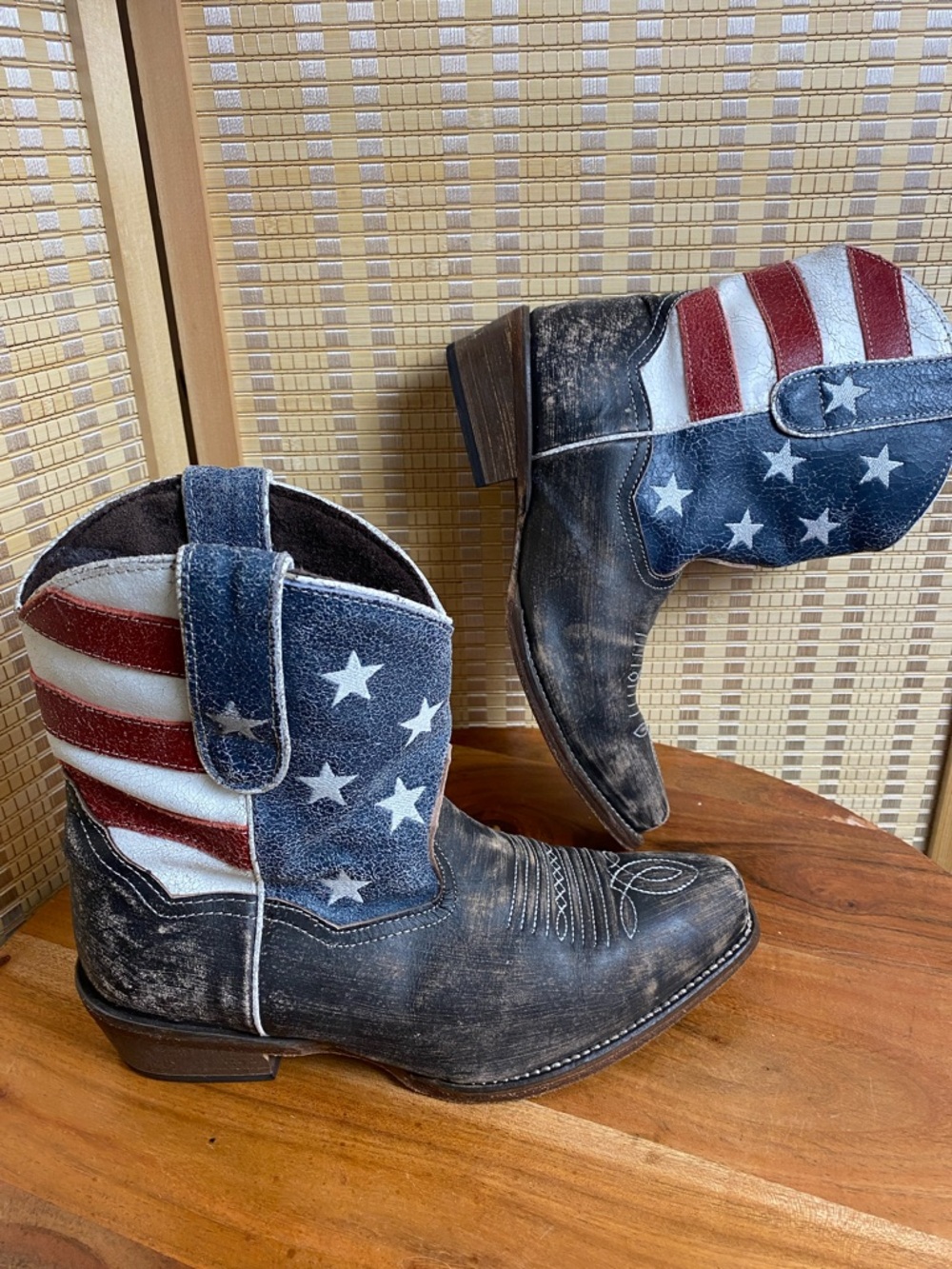 ROPER WOMEN'S 7 AMERICAN BEAUTY FLAG ANKLE DISTRESSED BOOTS